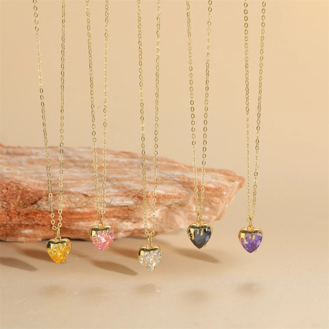 French Retro Heart Zirconia Pendant Necklace For Women Copper Electroplated Gold Clavicle Chain Minimalist Jewelry Gift