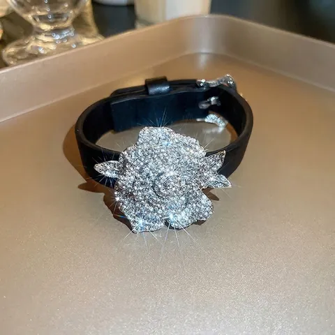 Pulsera De Flor De Rosa De Diamantes De Imitación Con Correa De Cuero Negro Aleación Joyería De Muñeca Brillante Para Mujer Fiesta