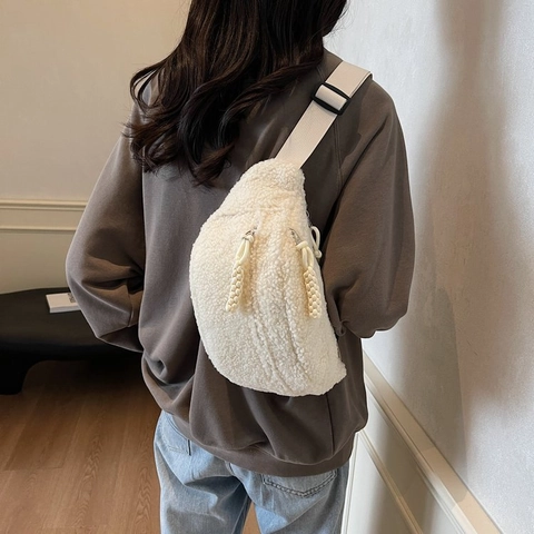 Women Lambswool Fanny Pack Fuzzy Waist Bag Plush Chest Bag Adjustable Strap Casual Winter Fashion Crossbody Bag