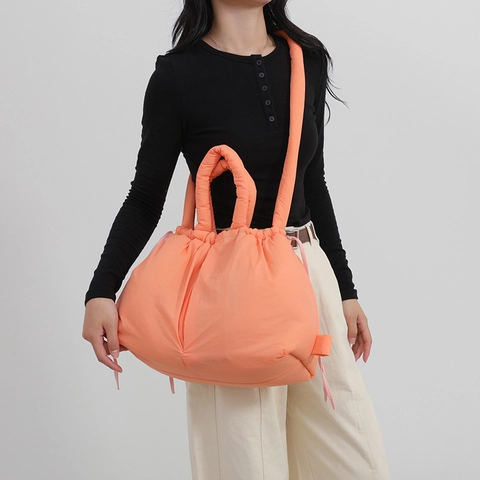 Große Kapazität Gesteppte Nylon Puffy Tote Bag Weiche Kordelzug Schultertasche Für Frauen Leichte Cloud Style