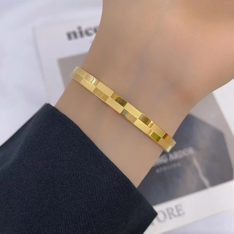 Luxury Titanium Steel Checkerboard Pattern Bangle For Women Frosted Geometric Grid Design Gold Silver Bangle Jewelry Gift