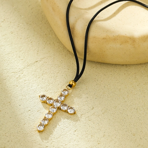 Kruishanger Ketting Met 18K Verguld Roestvrij Staal En Ingelegde Zirkoon Glanzende Religieuze Mode Sieraden Voor Vrouwen