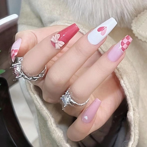 Faux Ongles Press On Coffin Brillants Motifs Damiers Coeurs Rose Blanc Décoration Nœud Style Doux Manucure Femmes