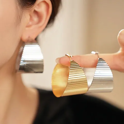 Wide Ribbed Texture C-Shaped Hoop Earrings With Steel Earring Post Geometric Retro Minimalist Fashion For Women