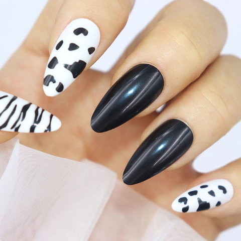 Press On Nails Glanzend Zwart Wit Zebra Koe Print Amandelvorm Valse Kunstnagels Voor Dames Chique Stijl