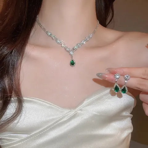 Elegant Copper Necklace And Earrings Jewelry With Water Drop Zircon Vintage Palace Style For Women Luxury Accessory