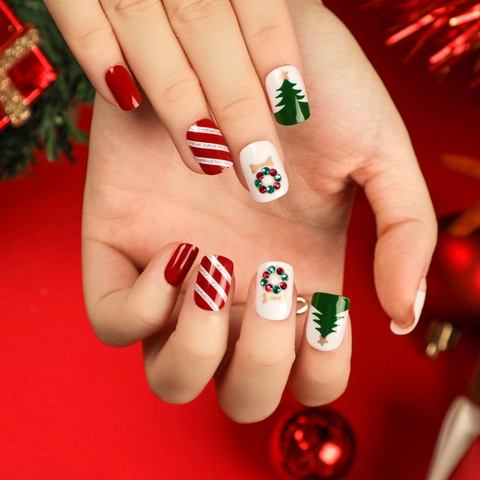 Kerst Plaknagels Set Rood Groen Wit Sneeuwvlok Rendier Kerstboom Glitters Korte Vierkante Kunstnagels Voor Vrouwen Feest