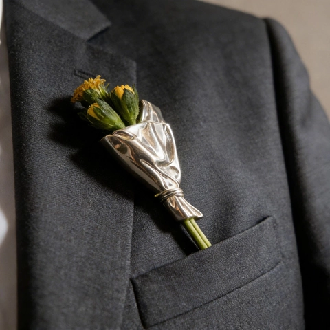 Kreative Blumenstrauß Vase Form Silber Legierung Brosche Für Herren Damen Anzug Boutonniere Mode Pendler Nische Design Schmuck Geschenk