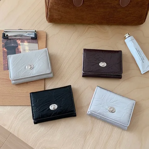 Mini Portefeuille Court Pour Femmes Cuir PU Plissé Texture Froissée Porte Cartes Avec Fenêtre Photo Coeur Serrure Rotative Chic