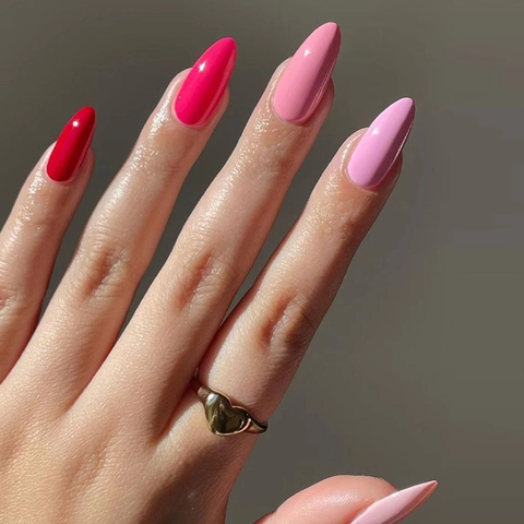 Uñas Postizas A Presión Forma Almendra Brillante Degradado Rojo Rosa Minimalista Uñas Largas Elegantes