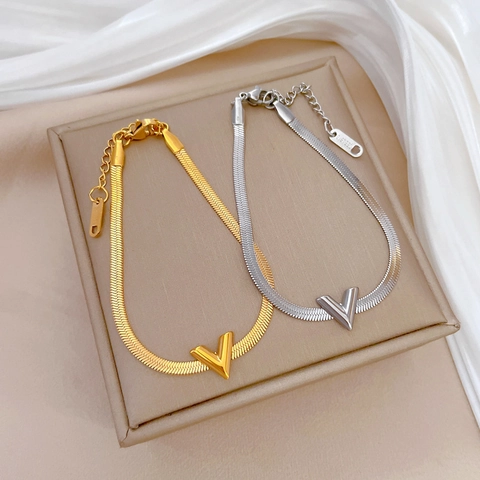 Bracciale Con Ciondolo Lettera V Acciaio Al Titanio Inossidabile Catena A Serpente Gioielli Regolabili