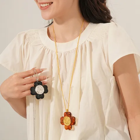 Collier Long Pendentif Vintage Résine Alliage Trèfle À Quatre Feuilles Fleur Rétro Chaîne De Pull Bijoux Femmes