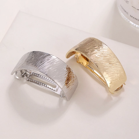 Minimalistische Legierung Gebürstetes Metall Gebogene Haarklammer Federclip Elegante Gold Silber Pferdeschwanz Halter Für Damen Mode Haarschmuck