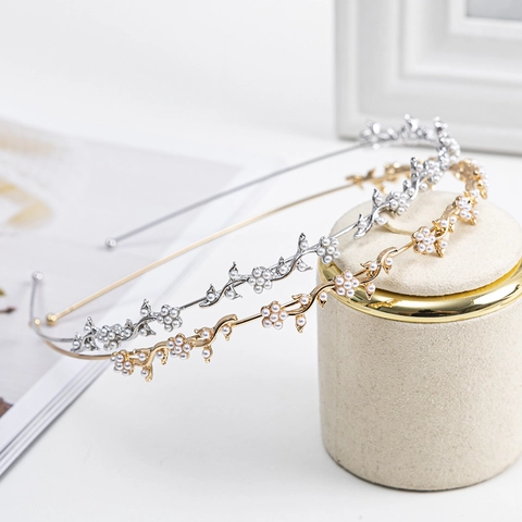 Elegante Diadema de Aleación con Perlas Artificiales y Flores Accesorios para el Cabello de Novia Boda Vid con Diamantes Oro Plata para Mujer