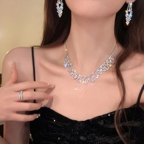 Elegante Conjunto De Joyas De Collar Y Pendientes Redondos Con Diamantes De Imitación Para Mujer Con Silver Earring Post