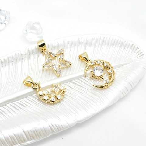 Ciondolo Stella Luna Placcato Oro 18K Rame Micro Pavé Zircone Lucido Elegante Accessorio Creazione Gioielli Donne