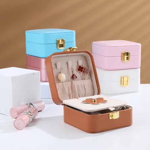 Tragbare Schmuckschatulle PU Leder Reise Organizer Etui Mit Spiegel Quadratische Aufbewahrung Für Ringe Ohrringe Halsketten Einfacher Luxus