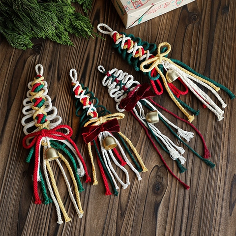 Ornamento Da Appendere Albero Di Natale Intrecciato A Mano Macramè Corda Di Cotone Con Campanello Di Metallo Fiocco Di Velluto Perline Legno