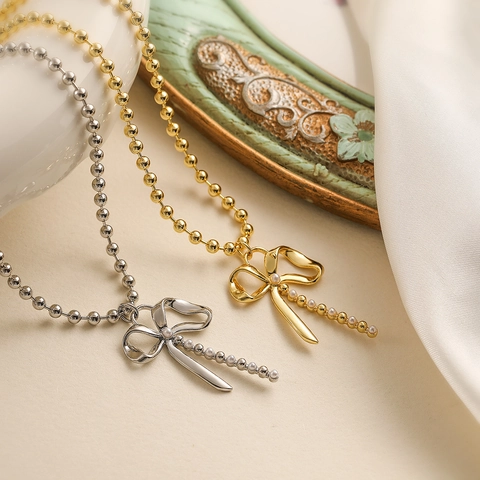 Élégant Collier Pendentif Nœud Papillon en Cuivre Plaqué Or Perle Artificielle Chaîne à Billes Vintage Bijoux Femme
