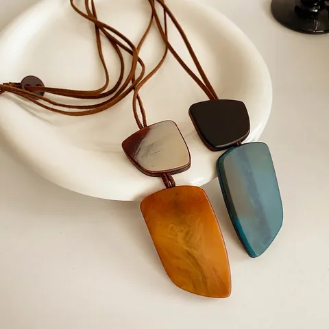 Collier Pendentif Géométrique Irrégulier Acrylique Résine Texture Bois Longue Chaîne Pull Style Rétro Ethnique Bijoux Femmes