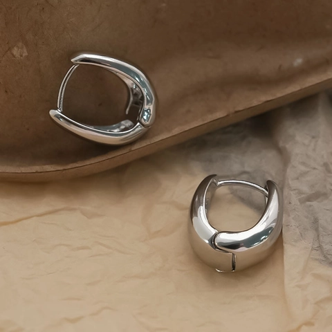 U-förmige Huggie Hoop Ohrringe Messing 18K Gold Platin Plattiert Spiegel Poliert Minimalistisch Geometrisch Damen