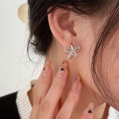 Pendientes de Aro Huggie con Lazo de Cobre para Mujer Oro Blanco Galvanizado Cinta Hueca Strass Joyería de Moda