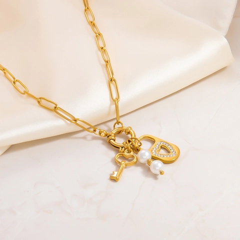 Collana in Acciaio Inossidabile con Perla d'Acqua Dolce Placcata Oro 18K Ciondolo Lucchetto Cuore Chiave Gioielli per Donna