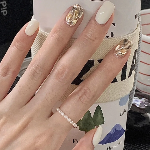 Faux Ongles Blanc Lait Champagne Or Paillettes Strass Carré Court Élégant Ongles Artificiels