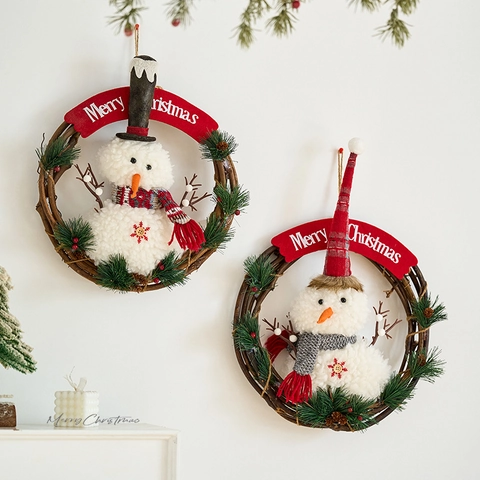 Guirnalda De Corona De Ratán De Muñeco De Nieve De Navidad Con Muñeco De Peluche Agujas De Pino Bayas Rojas Cartel Navideño