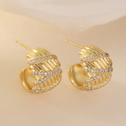 Pendientes De Aro En Forma De C De Cobre Chapado En Oro De 18K Para Mujer Zirconia Cúbica Textura Rombo Retro Punk