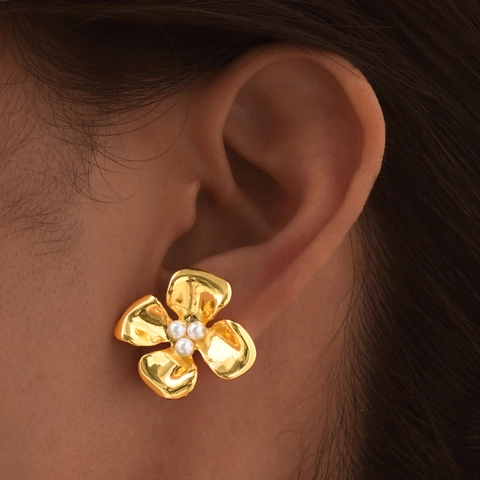 Women's Vintage Copper Artificial Pearl Flower Stud Earrings Elegant Gold Plated Floral Ear Jewelry Gift For Party Daily Wear
