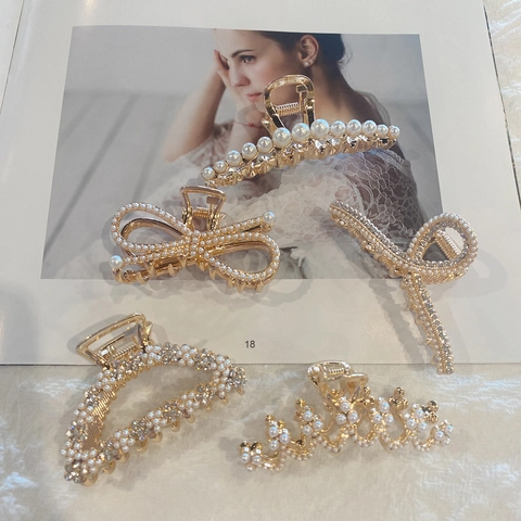 Elegant Women Hair Claw Clips With Faux Artificial Pearls And Rhinestones Metal Alloy Geometric Vintage Style Shark Hairpins