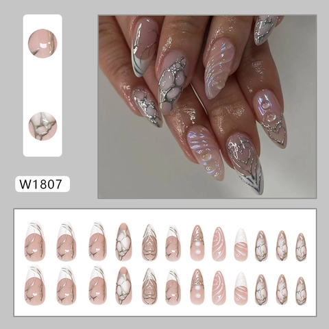Almond Press On Nägel Nude Pink Glänzend Silberne Metallische Linien 3D Herz Künstliche Perle Dekor Französischer Stil Künstliche Fingernägel Für Frauen