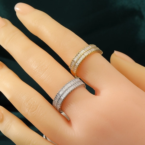 Modischer Kupfer Zirkonia Doppelreihiger Quadratischer Stein Offener Ring Damen Verstellbarer Personalisierter Ring