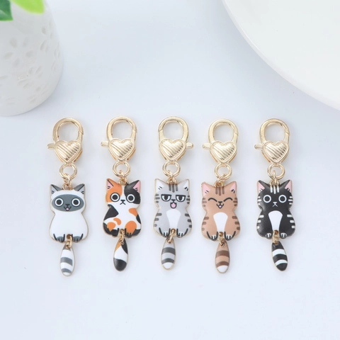 Porte-clés en Métal Chat Dessin Animé Pendentif Animal Émail Avec Fermoir Coeur Charme de Sac Mignon Décoration de Clés Cadeau