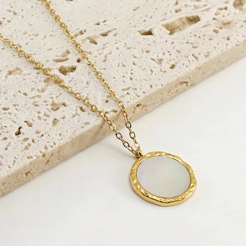 Ronde Hanger Ketting Roestvrij Staal Kunstparelmoer Gehamerde Textuur 18K Verguld Minimalistische Sieraden Vrouwen