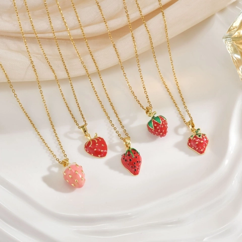 Mode Cuivre Fraise Pendentif Collier Pour Femmes Rouge Rose Émail Fruit Strass Ras Du Cou Chaîne Clavicule Bijoux Cadeau