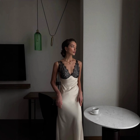 Elegante Satijnen Maxi Jurk Met Zwarte Kant Afwerking V Hals Rugloos Sexy Zijsplit Mouwloze Lange Slip Dress Voor Dames