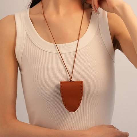 Vintage Kunstleder Magnetische Dreieck Anhänger Pullover Kette Lange Halskette Frauen Minimalistisch Geometrische Accessoire