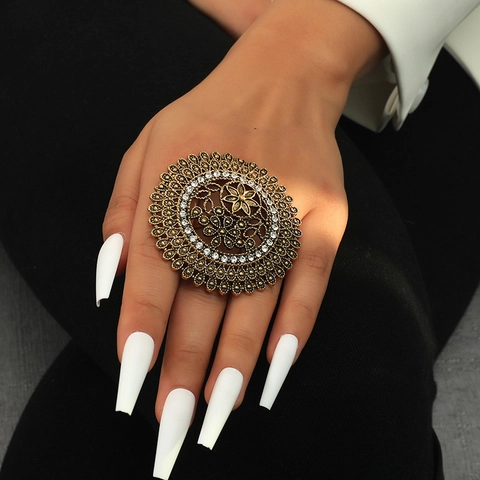 Vintage Bohemian Rund Hohle Cocktail Ring Legierung Strass Blumenmuster Verstellbar Ethnischen Stil Schmuck Für Frauen