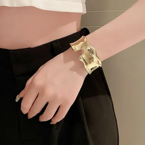 Brazalete De Aleación Onda Irregular Metal Líquido Moderno Minimalista Exagerado Abierto Pulsera Para Mujeres