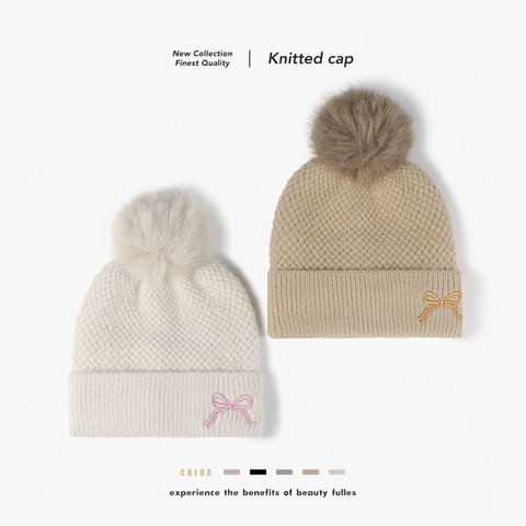 Gorro De Punto Para Mujer Forrado De Felpa Cálido Y Grueso Con Pompon De Piel Sintética Y Bordado De Lazo Lindo Color Sólido