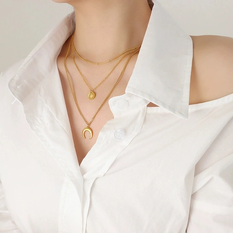 Collana Multistrato in Acciaio al Titanio da Donna Placcata Oro Ciondolo Stella Luna Choker Minimalista Gioielli di Moda