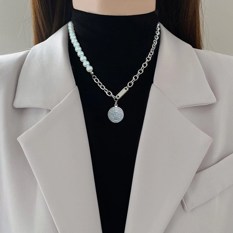 Collar Asimétrico De Perlas Artificiales Y Cadena De Acero Inoxidable Con Colgante De Moneda Redonda Estilo Retro Para Mujer