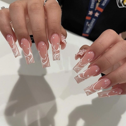Unghie Finte Coffin Lunghe Sfumate Rosa Nude Con Linee Bianche E Decorazioni In Künstliche Perle Sintetiche Rimovibili Stile Francese