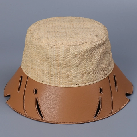 Cappello A Secchiello In Rafia E Pelle PU Patchwork Tesa Larga Traforata Protezione Solare Estate Traspirante Stile Designer Donna