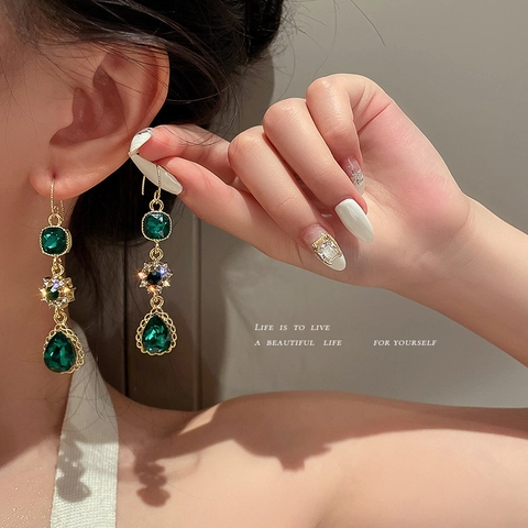 Retro Palast Stil Smaragdgrüne Tropfen Blume Legierung Strass Lange Hänger Ohrringe Für Frauen Elegante Temperament