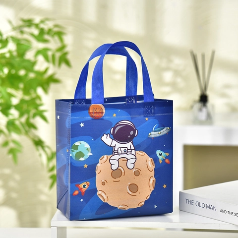 Space Astronaut Non-Woven Gift Bags Cartoon Theme Party Favors Shopping Tote For Kids Birthday Candy Packaging