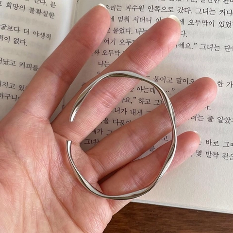 925 Sterling Silver Moebius Twisted Open Bracelet Minimalist Geometric Adjustable Jewelry For Women Korean Style