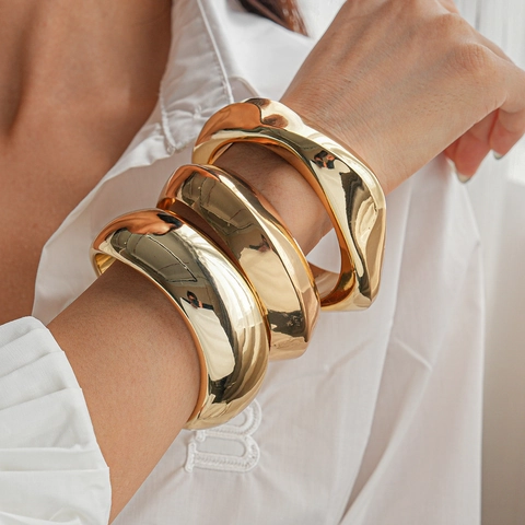 Klobiger Armreif Armband Acryl Gold Metallic-Finish Geometrisch Facettiert Poliert Minimalistisch Statement Schmuck Frauen
